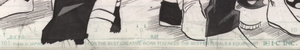 Détail macro de la marge inférieure d'une planche de manuscrit officiel de manga révélant le travail d'encrage, les trames mécaniques et les repères d'édition sur papier professionnel I.C INC.